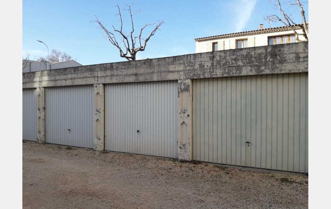 CHERCHE MIDI IMMOBILIER : Garage / Parking | UZES (30700) | 15 m2 | 85 € 